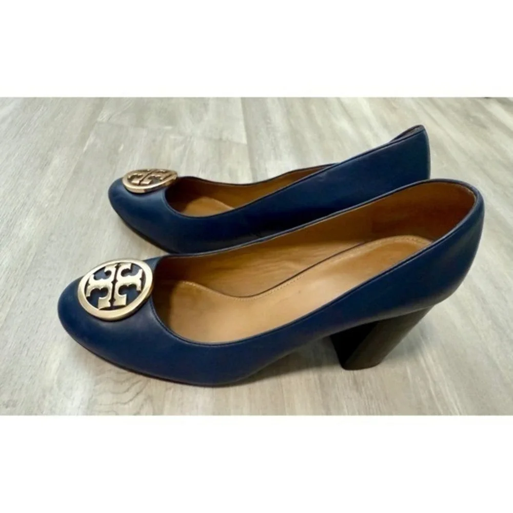 Tory Burch Leather Block Heel Pumps Women 9.5 Navy Blue Good Logo Medallion